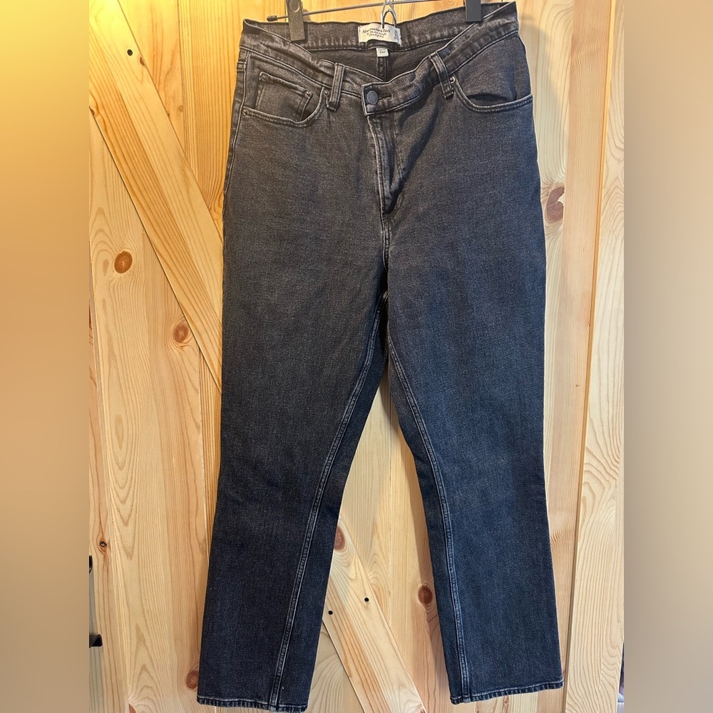 Abercrombie & Fitch
Curve Love The '90s Slim Straight Ultra High Rise Size 30/10